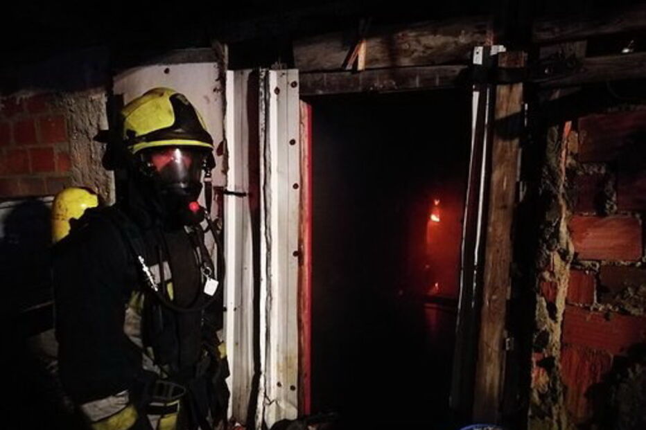 Fogo destrói casas e carros em Loures