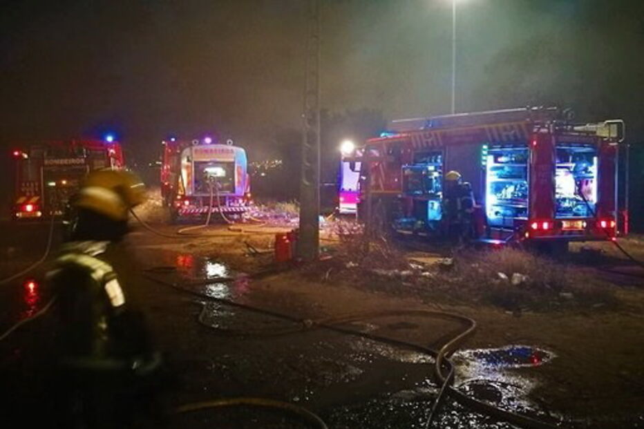 Fogo destrói casas e carros em Loures