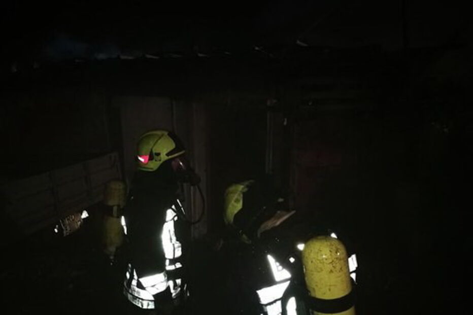 Fogo destrói casas e carros em Loures