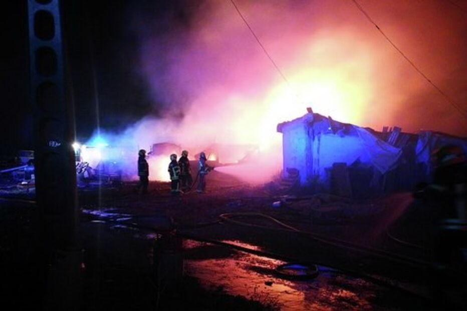 Fogo destrói casas e carros em Loures