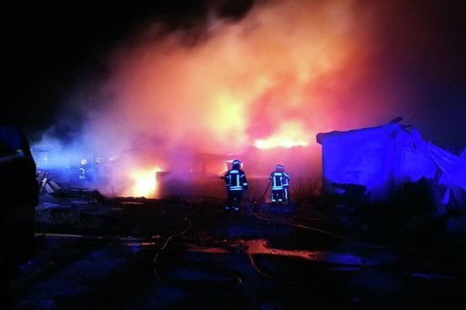 Fogo destrói casas e carros em Loures