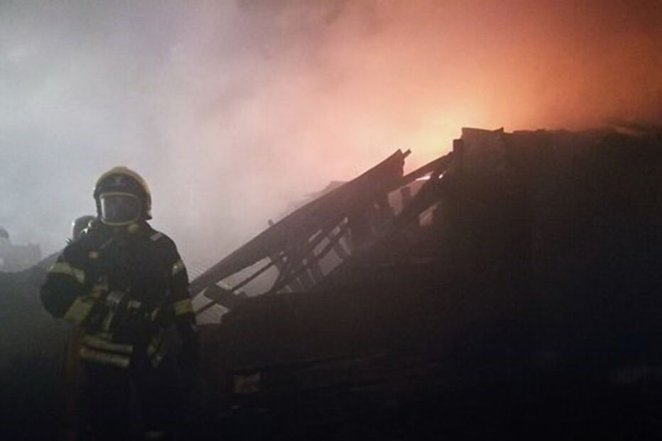 Fogo destrói casas e carros em Loures