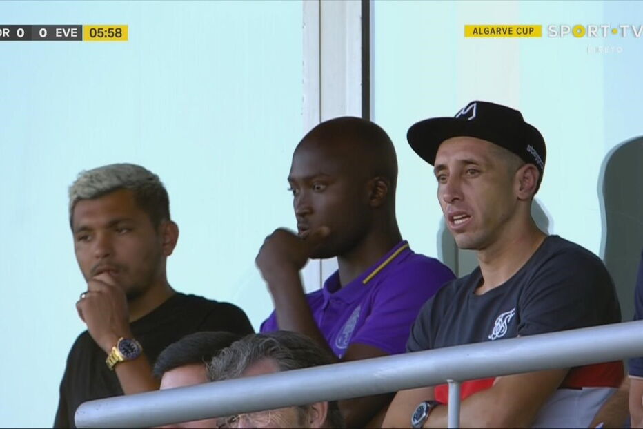 Herrera surgiu com novo visual no Estádio do Algarve