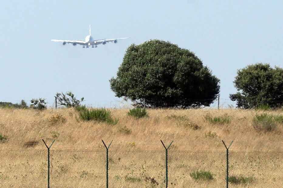 A380 no momento da aterragem no Aeroporto de Beja