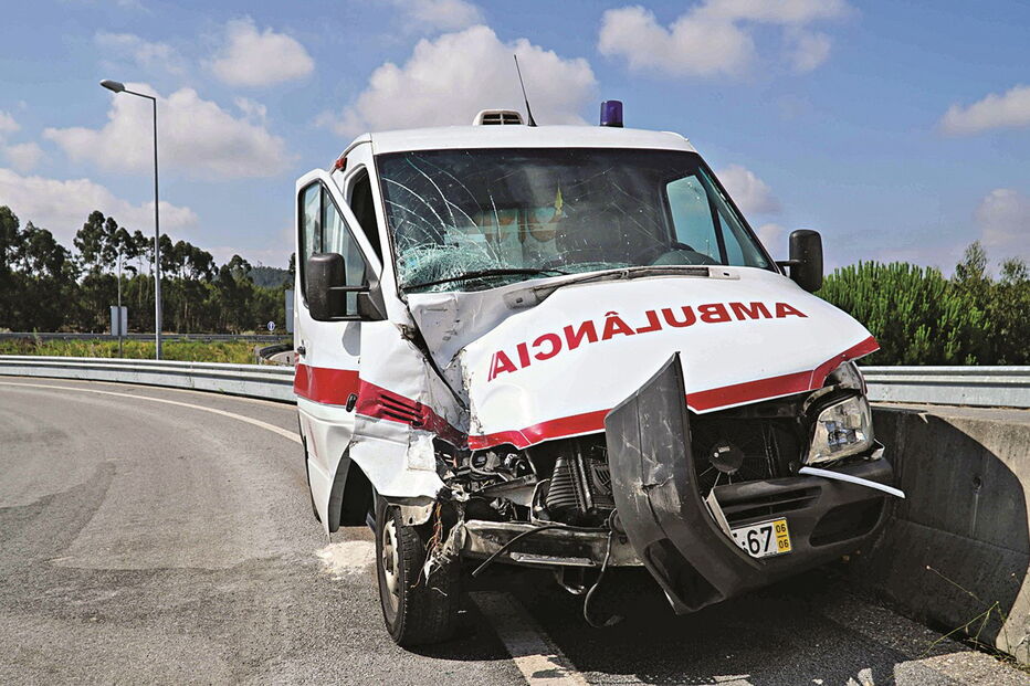 Ambulância acidentada em Vila Nova da Barquinha