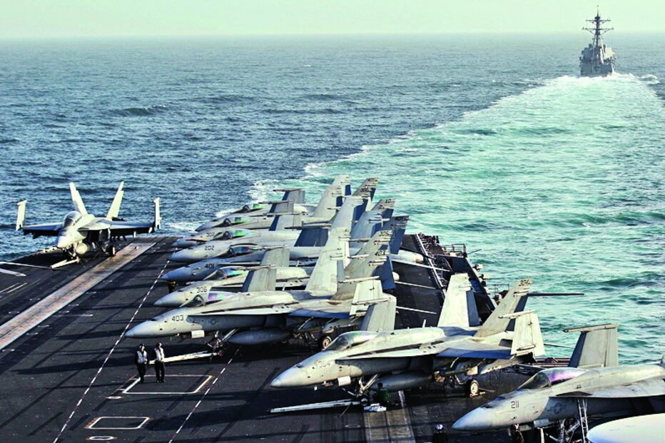 Porta-aviões norte-americano