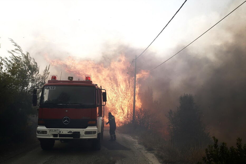 Incêndios descontrolados matam na Grécia