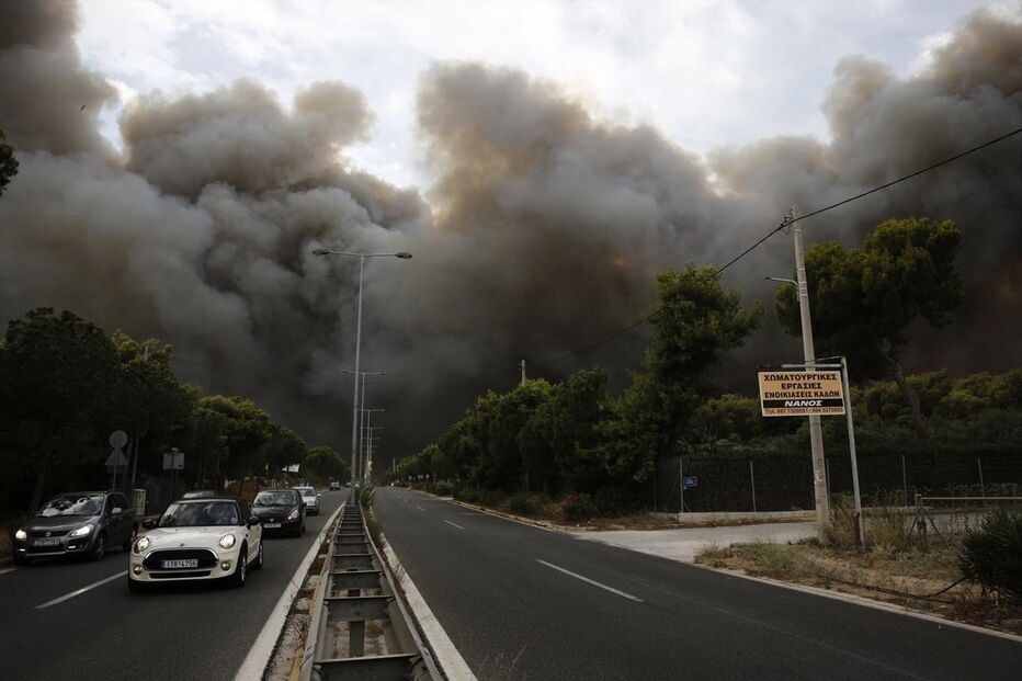Incêndios descontrolados matam na Grécia