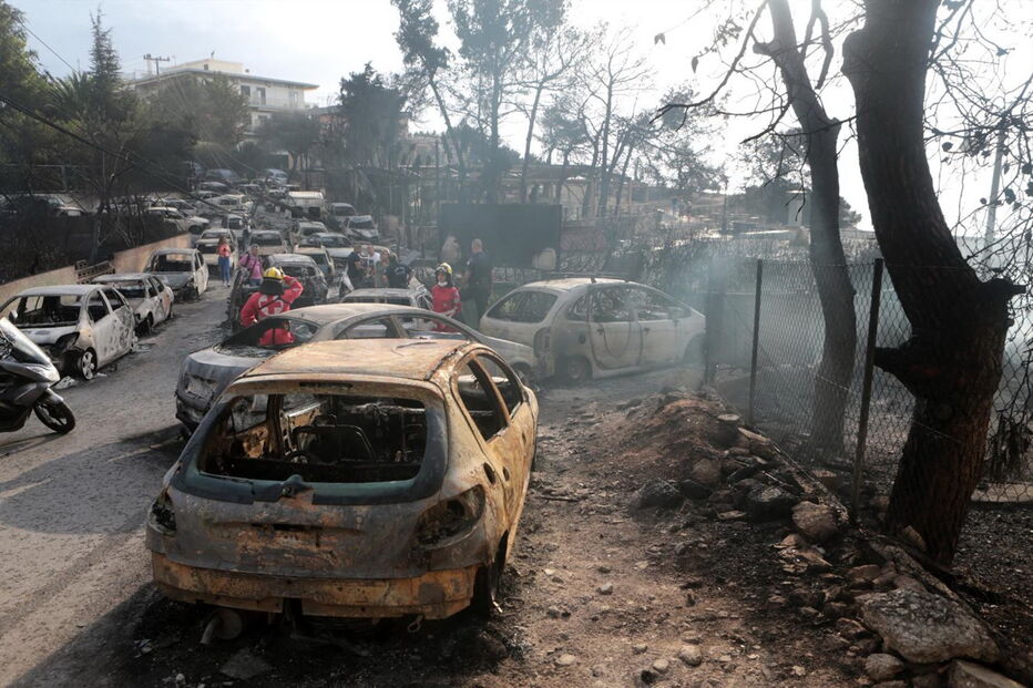 Terror dos incêndios assola a Grécia