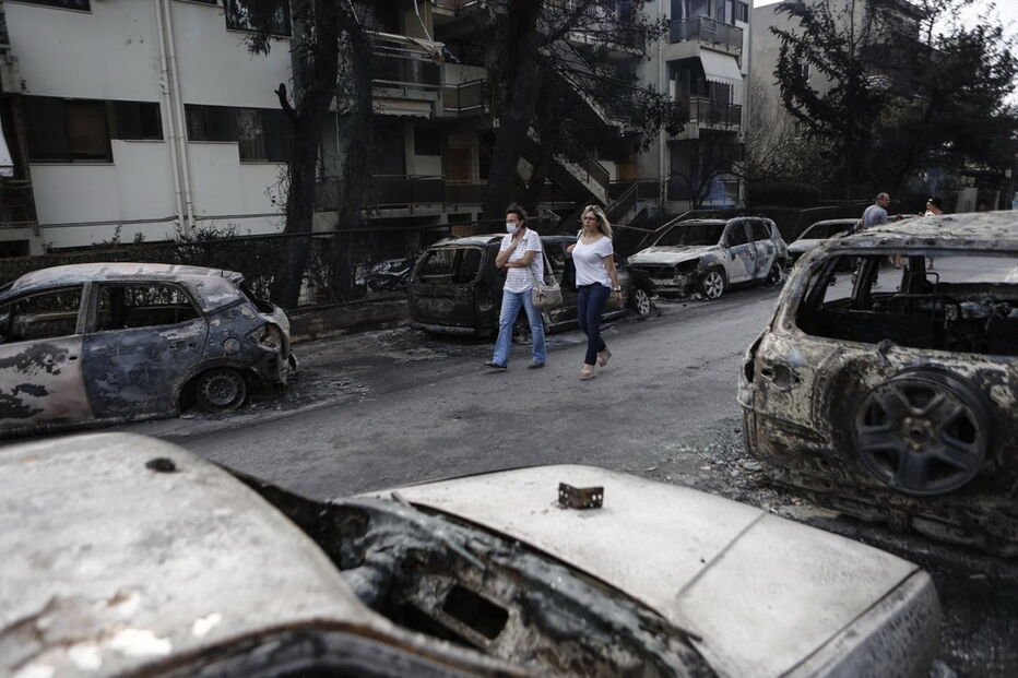 Terror dos incêndios assola a Grécia