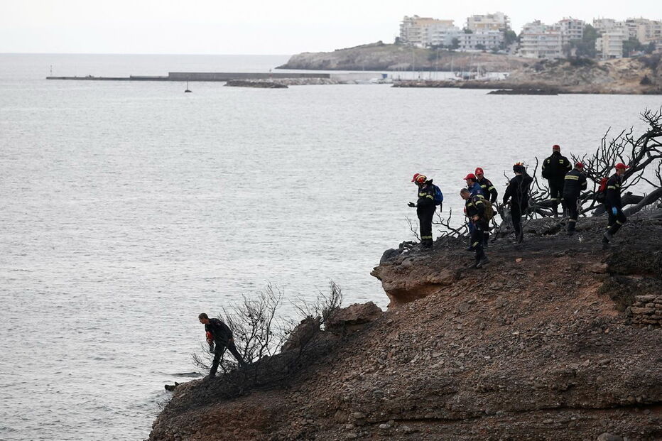 Região turística de Mati desaparece dizimada pelas chamas