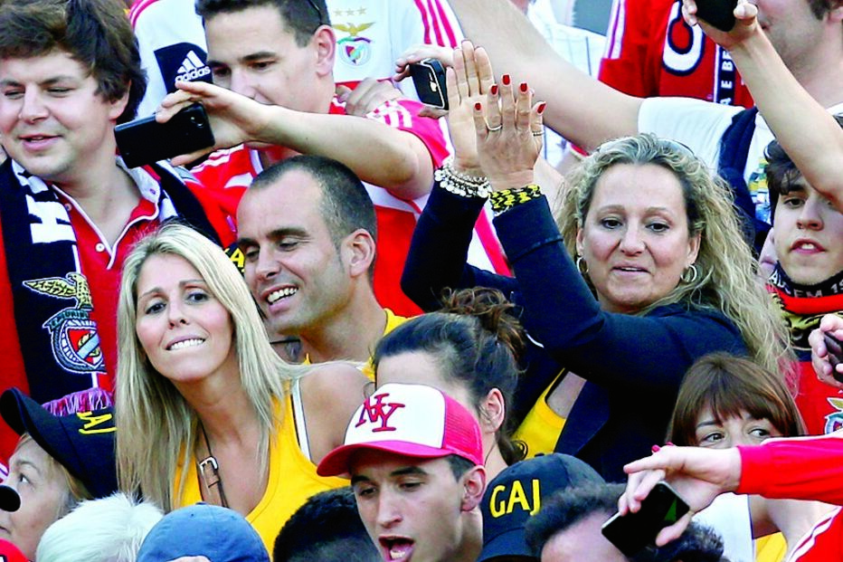 A mulher e a filha de Jorge Jesus, Ivone e Tânia, visitaram-no