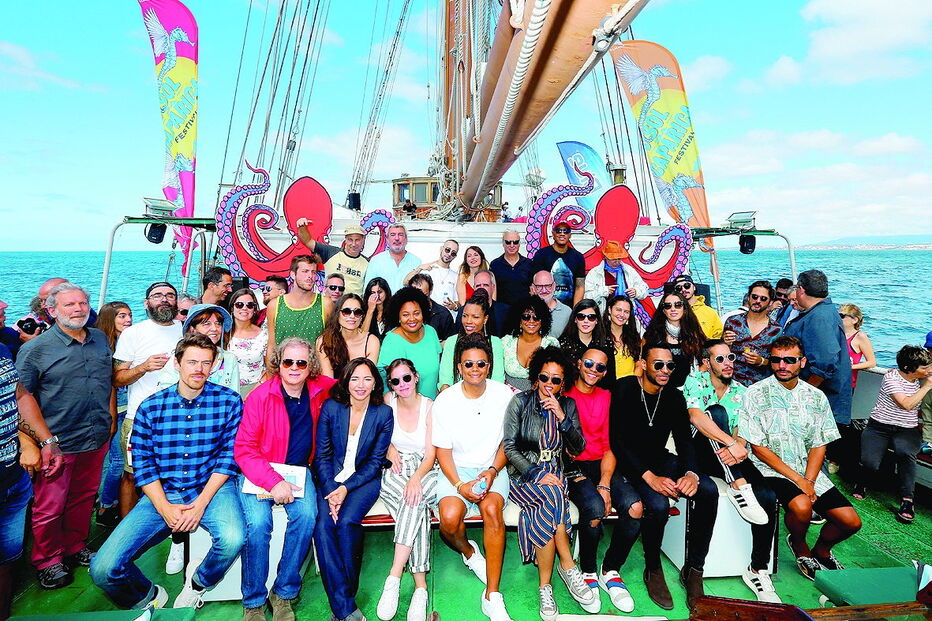 Cartaz e organização do festival juntou-se ontem no veleiro no rio Tejo para apresentar a 5ª edição do Sol da Caparica 