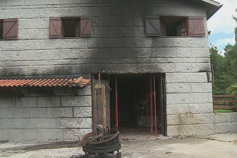 Casal e filho desalojados após incêndio em habitação em Amarante