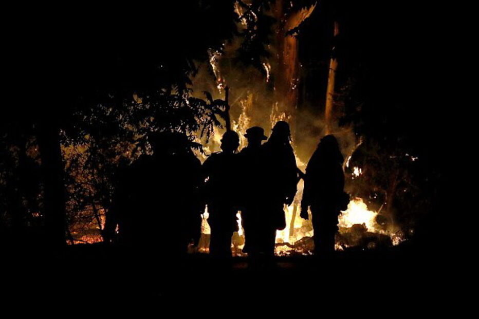 Fogos no norte da Califórnia matam duas pessoas e destroem dezenas de casas