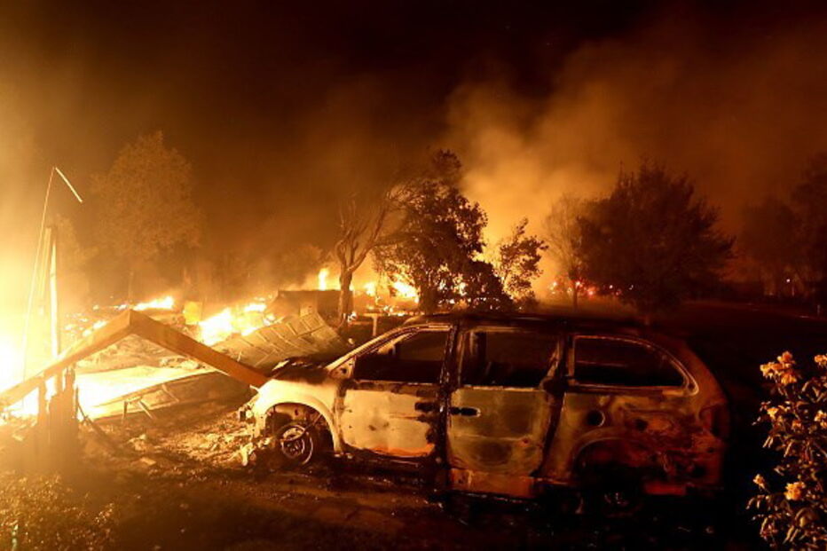 Fogos no norte da Califórnia matam duas pessoas e destroem dezenas de casas