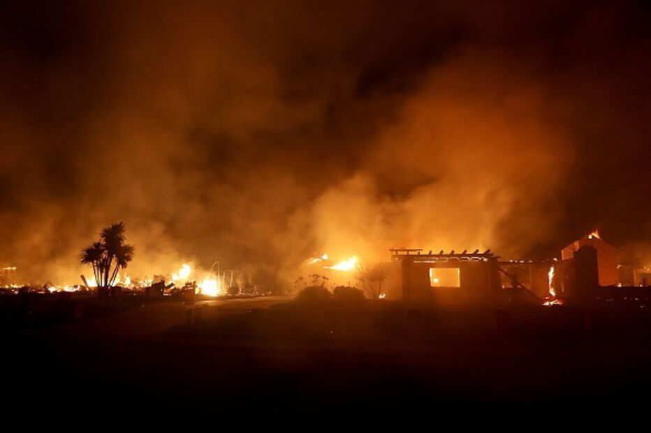 Fogos no norte da Califórnia matam duas pessoas e destroem dezenas de casas