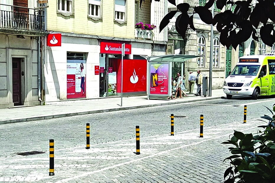 Dependência do Santander Totta foi assaltada numa altura em que estava em obras, na noite de S. João, em Braga 