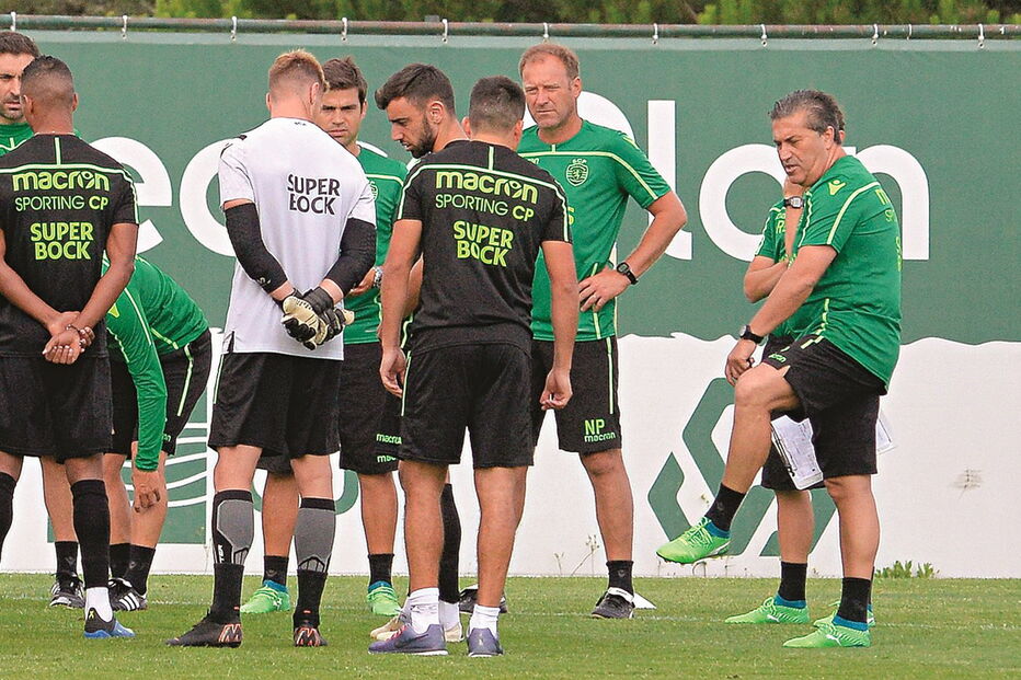 José Peseiro não teme partir em desvantagem em relação aos mais diretos adversários, devido a indefinição em termos de plantel 