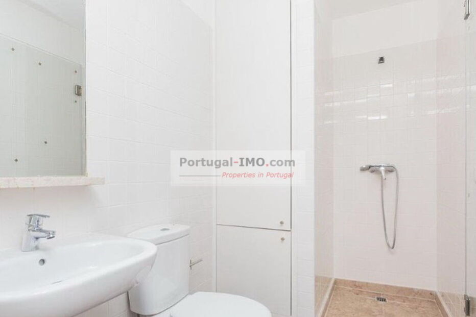 O prédio de Ricardo Robles em Alfama