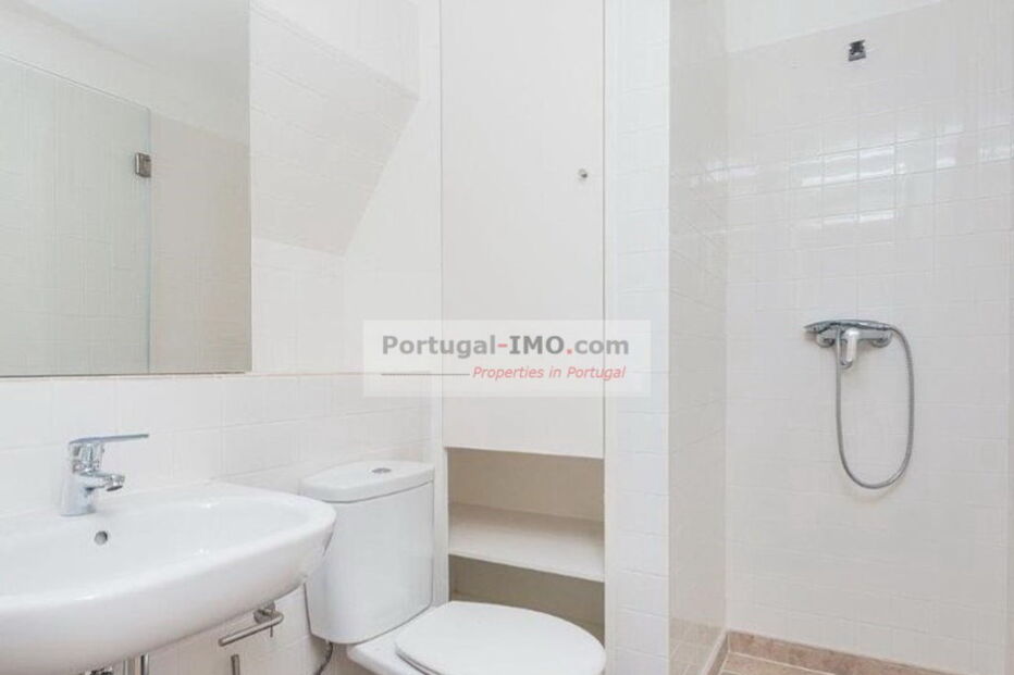 O prédio de Ricardo Robles em Alfama