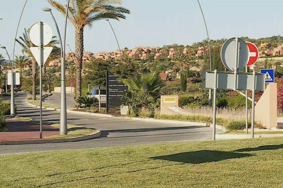 Menino britânico de cinco anos morre afogado em piscina no Algarve 