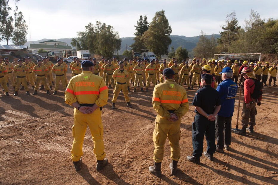 Força Especial de Bombeiros em ação contra os fogos
