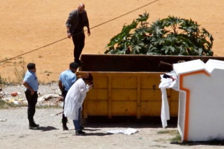 Homem alvejado na cabeça por primo na Costa da Caparica