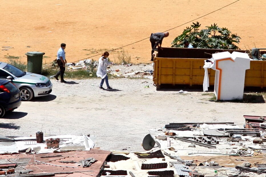 Homem alvejado na cabeça por primo na Costa da Caparica