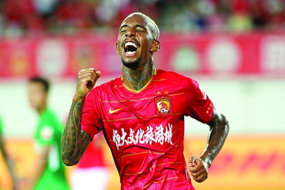 Talisca ao serviço do Guangzhou Evergrande 
