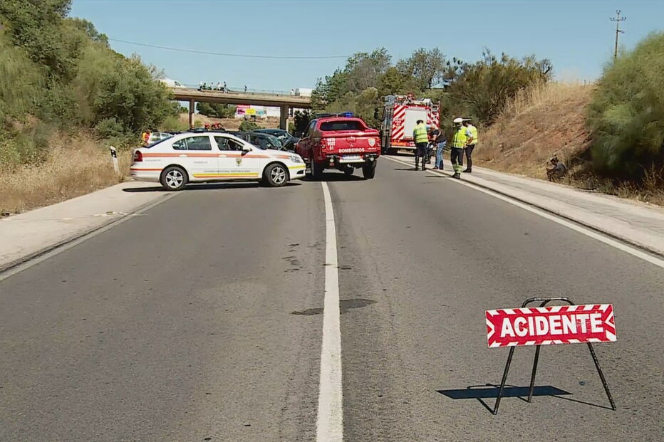 Acidente na EN125 faz um morto e oito feridos em Lagoa, no Algarve