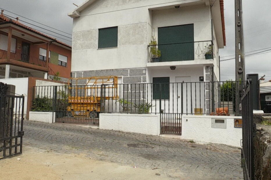 Idosa de 81 cai de varanda e morre