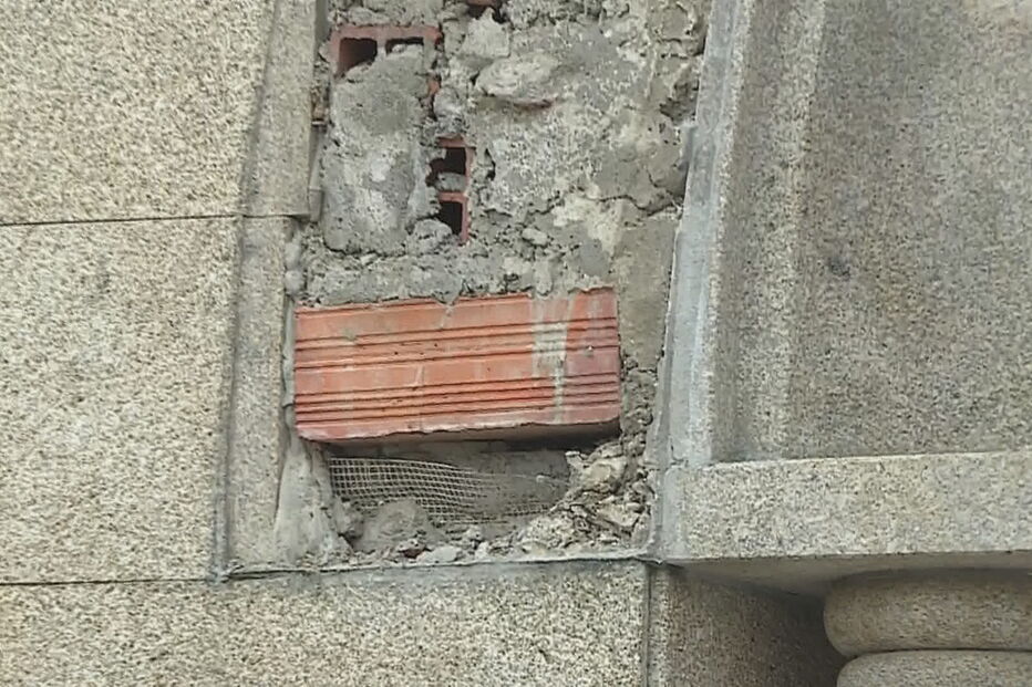 Pedra de teto de casa mortuária cai durante velório e fere quatro pessoas (2)