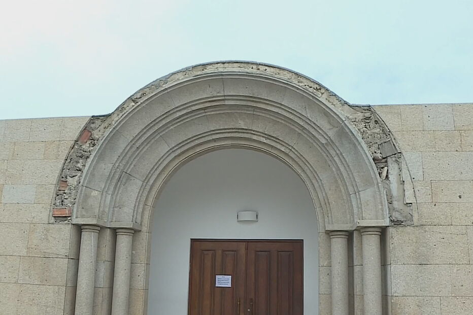 2018-07-31_10_34_10 Queda de teto faz 4 feridos.jpg