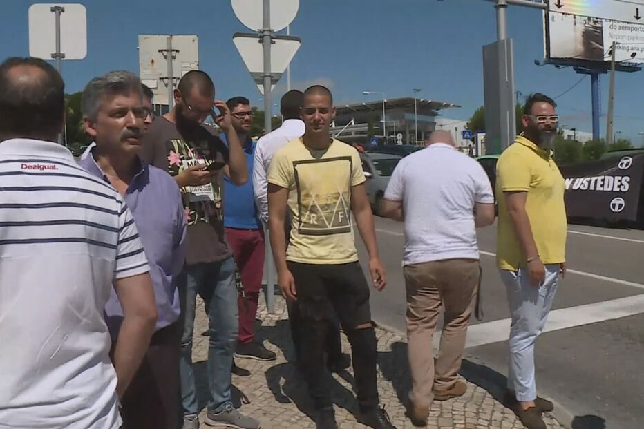 2018-07-31_11_50_01 Taxistas em protesto no aeroporto de Lisboa.jpg