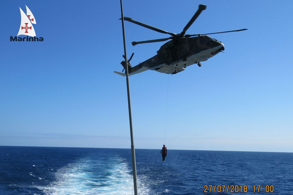 PJ e fuzileiros travam em alto mar sequestro da máfia no Porto	