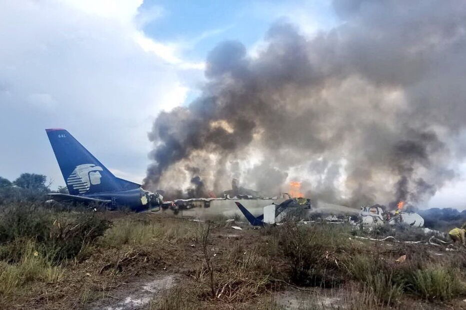  Avião cai no México