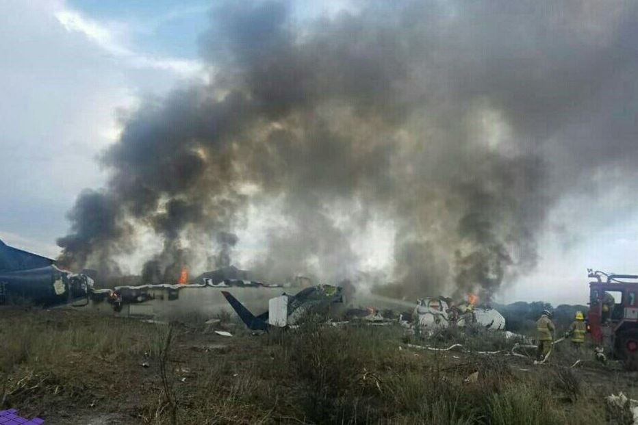 Avião cai no México