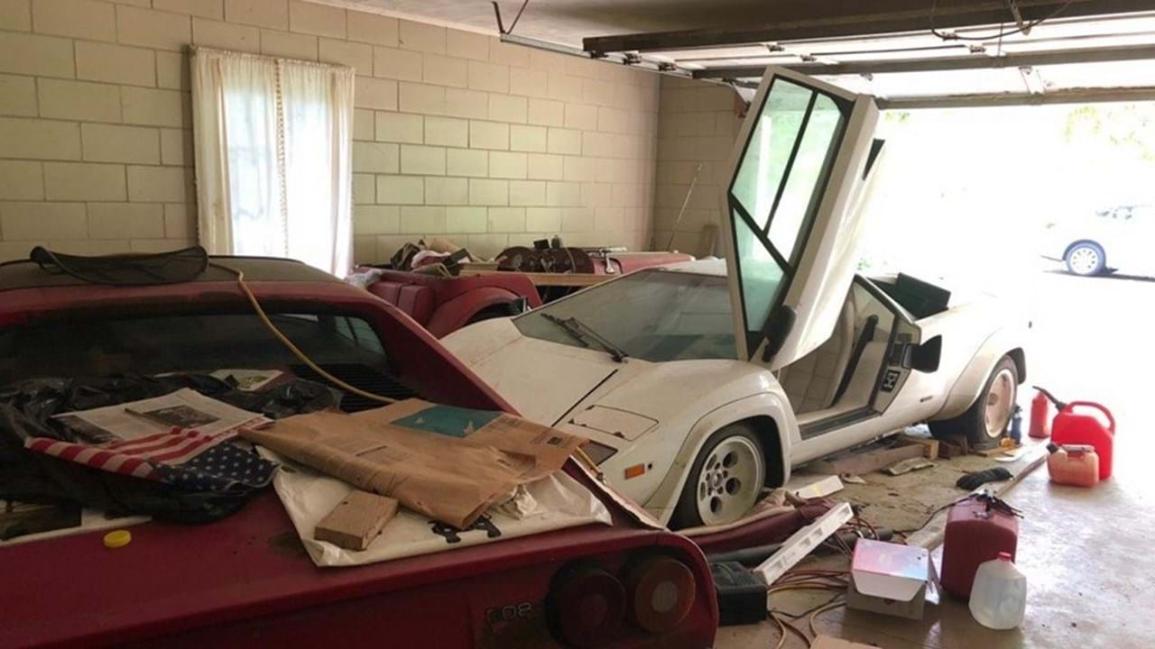 Garagem secreta com mais de 100 carros vem à tona depois da morte do dono