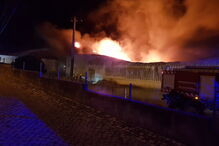 Quatro crianças sobrevivem a incêndio que deflagrou em loja de Santarém