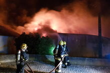 Quatro crianças sobrevivem a incêndio que deflagrou em loja de Santarém