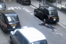 Taxista deixa passageiros inconsciente no meio de uma rua de Londres