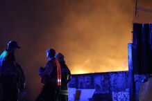 Incêndio em Camarate destruiu armazém e deixou Grande Lisboa debaixo de fumo