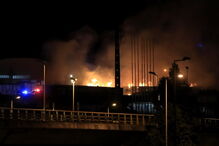 Incêndio em Camarate destruiu armazém e deixou Grande Lisboa debaixo de fumo
