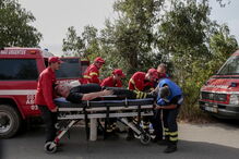 Bombeiros combatem incêndio na Serra de Monchique