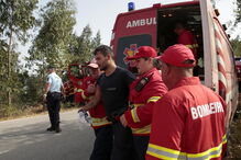 Bombeiros combatem incêndio na Serra de Monchique