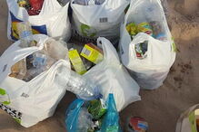 Vídeos mostram lixo em praias e ruas de Cascais