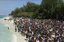 Vídeo mostra centenas de turistas a tentar abandonar a Indonésia após o terramoto