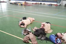 Militares da GNR que combatem fogo em Monchique dormem no chão