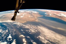 Astronauta nuvem de fumo sobre o Algarve devido ao fogo de Monchique